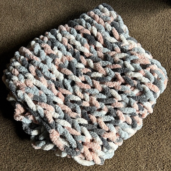 HANDMADE Chunky Blanket - Picture 1 of 4